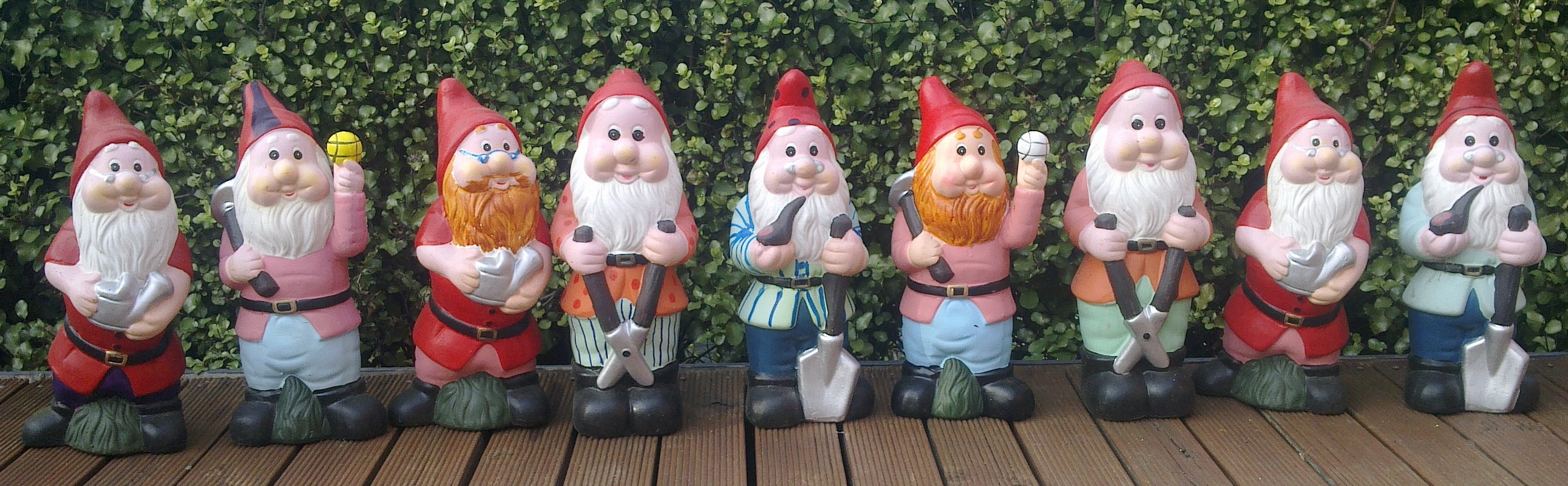 garden gnome family